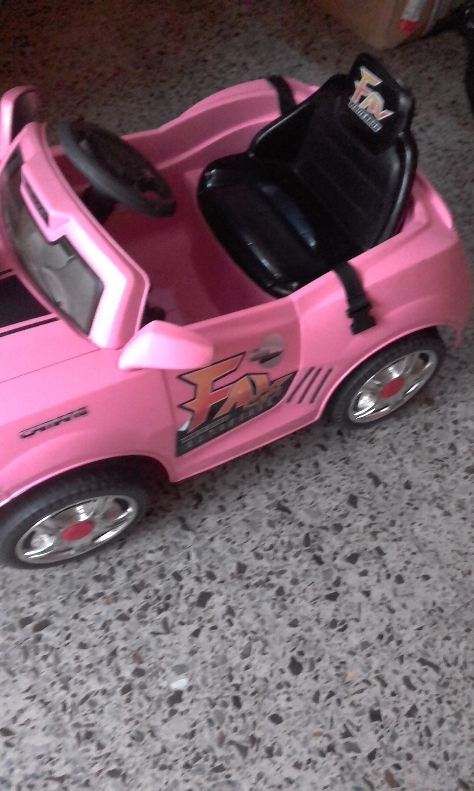 Mantenimiento y reparacion de carros electricos para niños, venta de baterias y cargadores